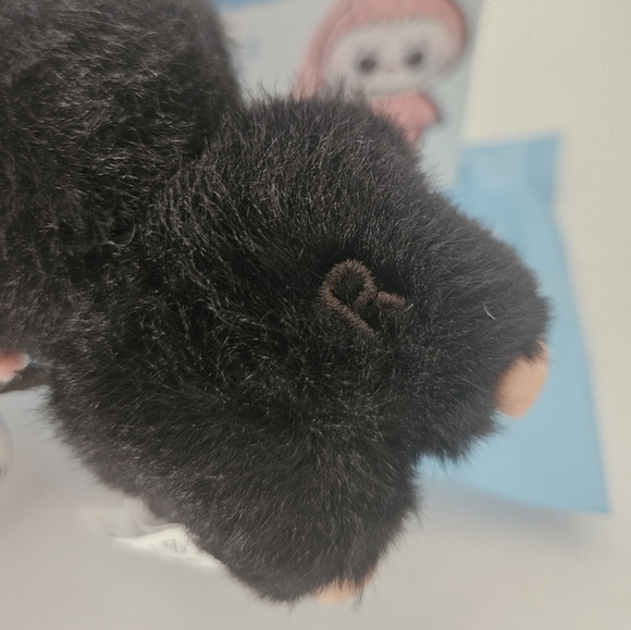 PIN FOR LOVE MINI POPMART LABUBU - LETTER R - BLACK - Picture 2 of 4